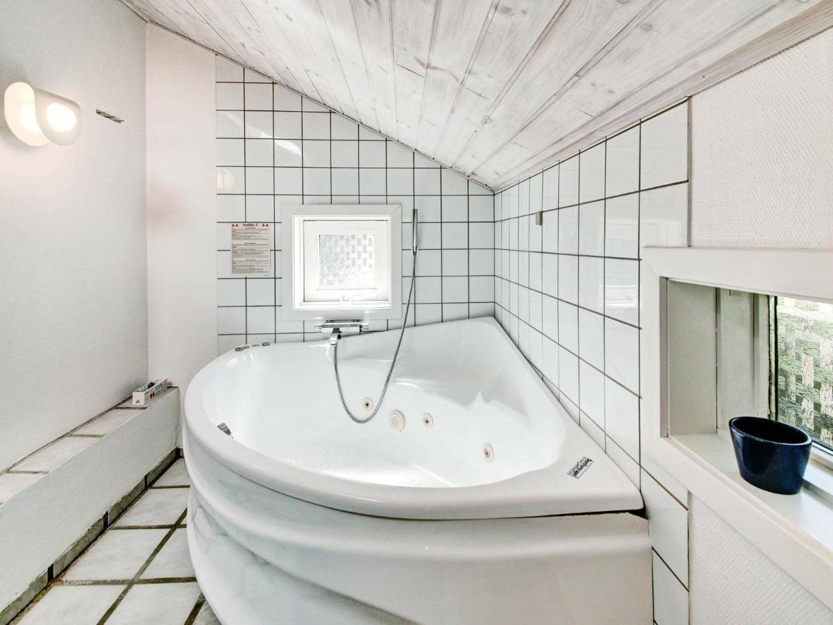 8 Person Holiday Home In Nex Vester Somarken Esterno foto